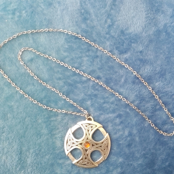 St Justin Celtic Cross - Picture 2 of 6